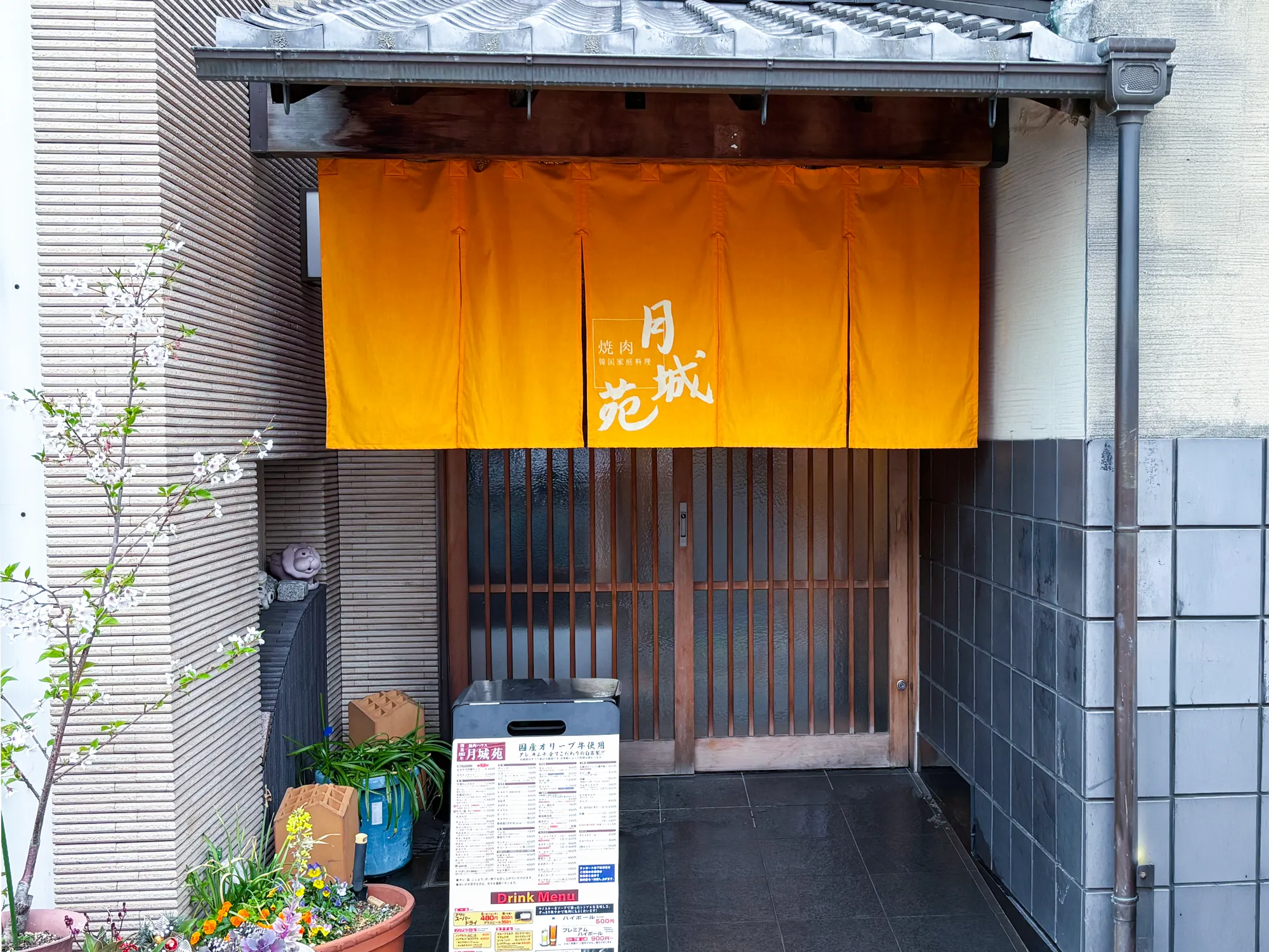 月城苑の店内雰囲気